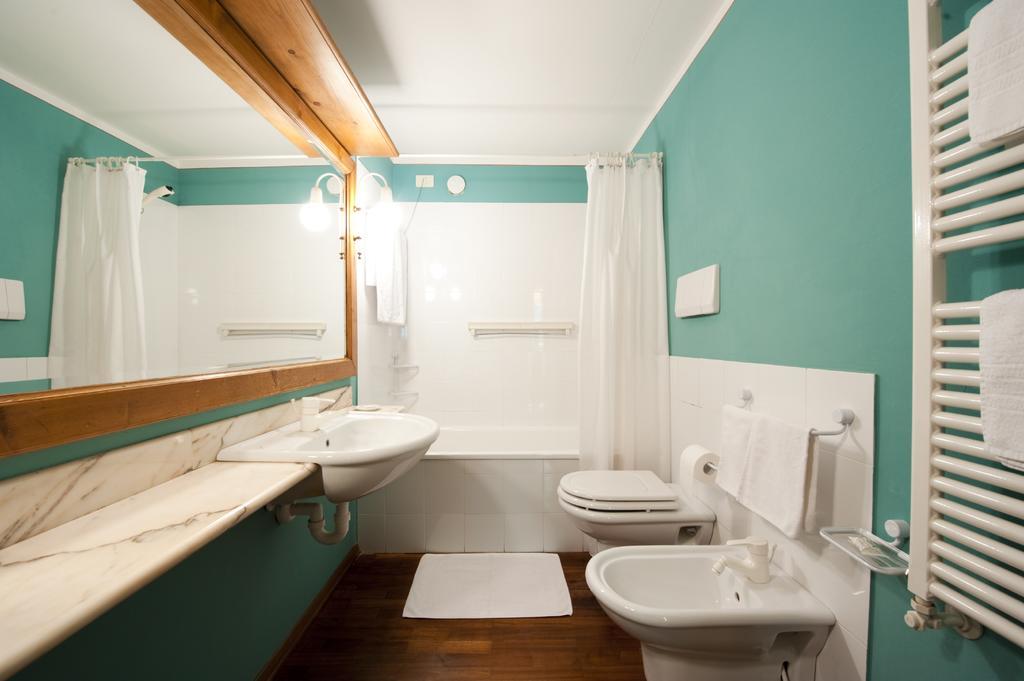 Holidays Dolomiti Apartment Resort Carisolo Exteriör bild