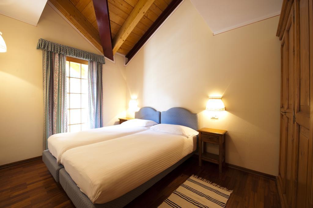 Holidays Dolomiti Apartment Resort Carisolo Rum bild