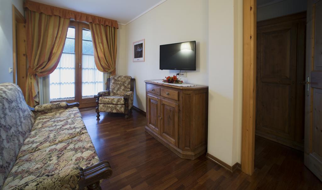 Holidays Dolomiti Apartment Resort Carisolo Exteriör bild