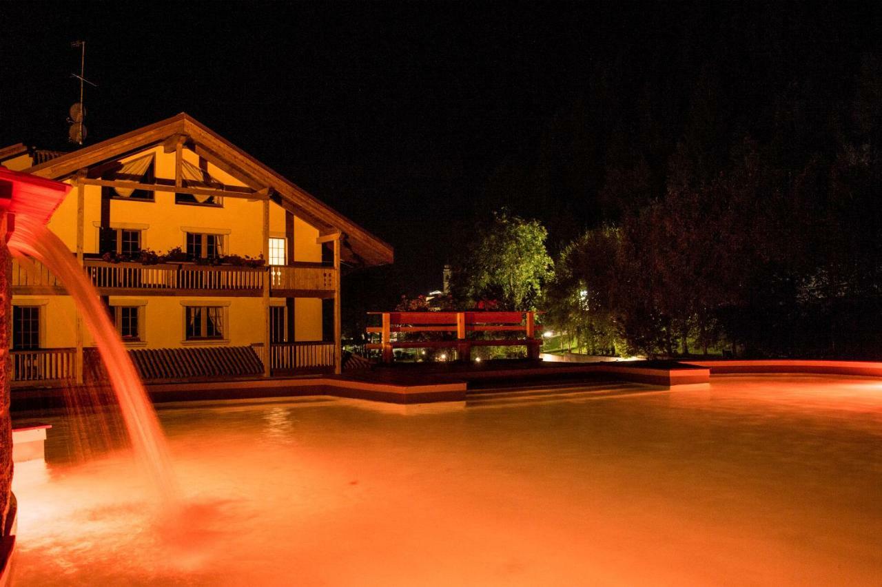 Holidays Dolomiti Apartment Resort Carisolo Exteriör bild
