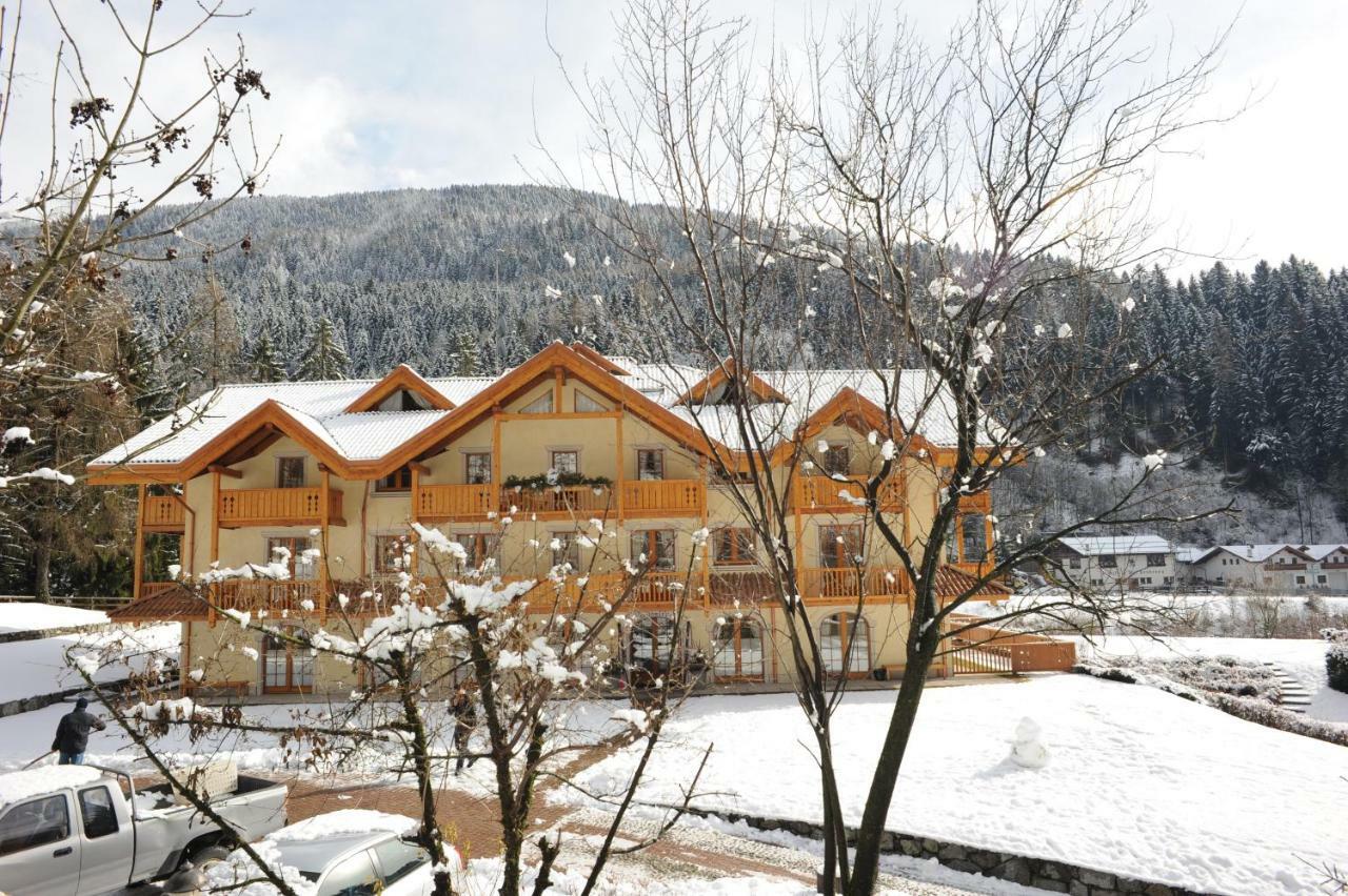 Holidays Dolomiti Apartment Resort Carisolo Exteriör bild