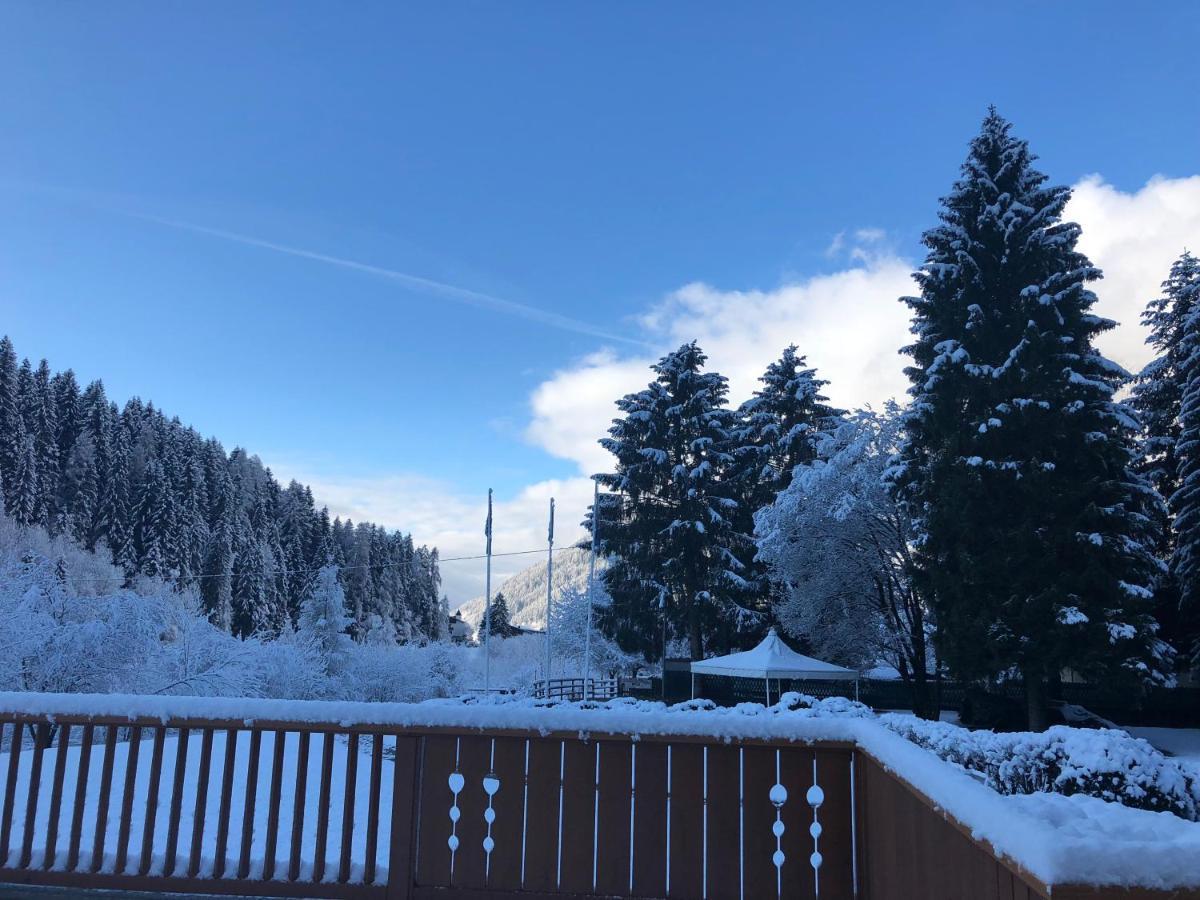 Holidays Dolomiti Apartment Resort Carisolo Exteriör bild